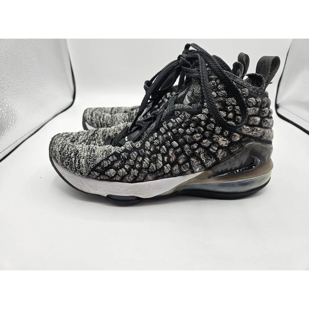 Nike LeBron‎ XVII (17) Kids Basketball Shoe Gray/Black Size 6Y